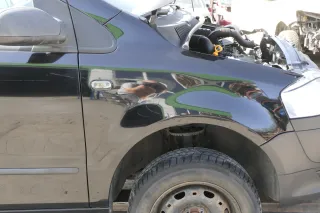 VW Fox 5Z Kotflügel vorne rechts schwarz L041 - Bild 1