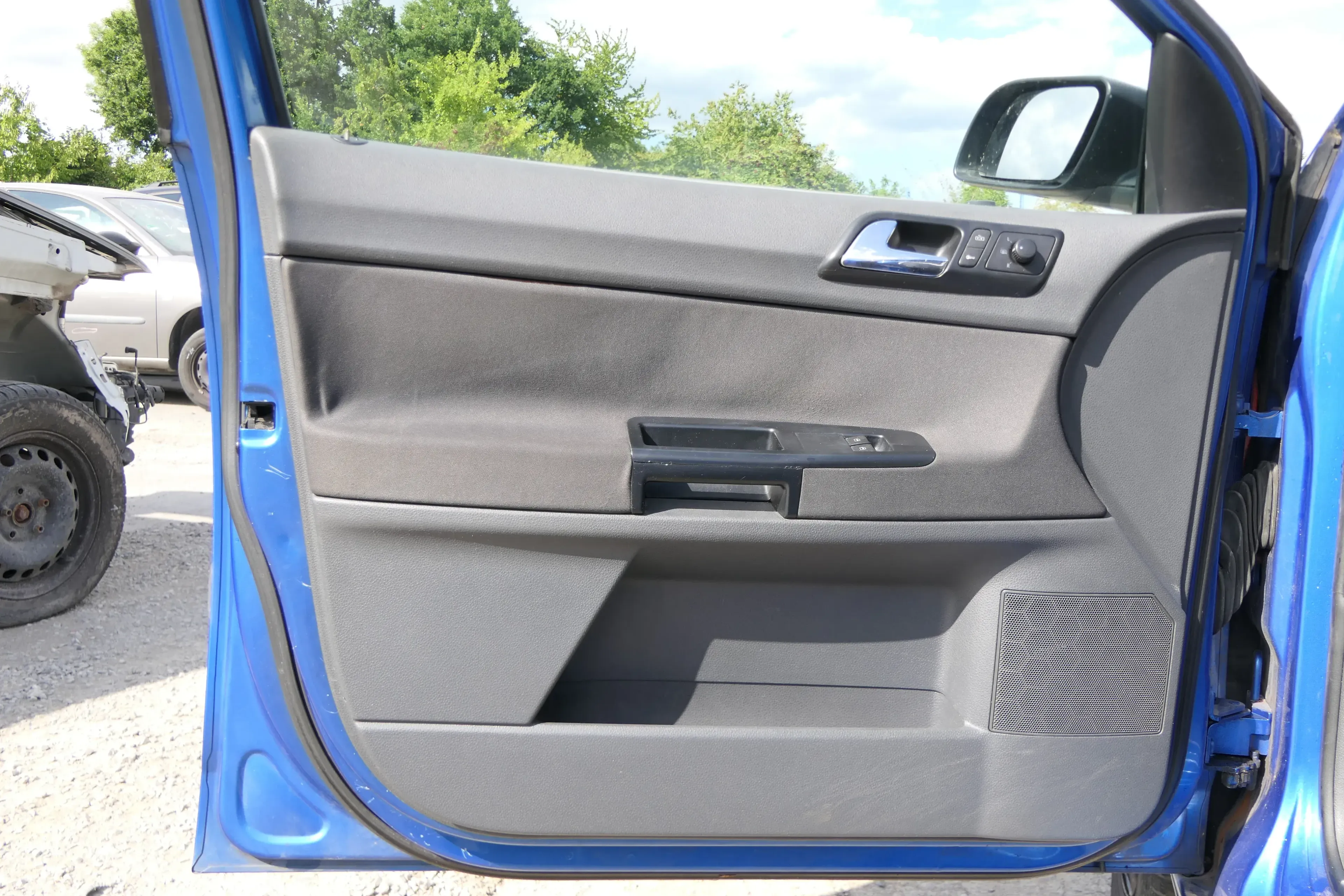 1x VW Polo 9N 9N3 Türverkleidung Verkleidung Tür vorne links  4/5-Türer dunkel - Bild 1