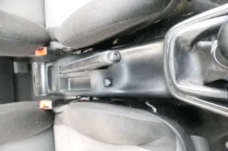 VW Golf 4 Bora Handbremse Feststellbremse schwarz Leder blaue Nähte - Bild 3