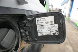 VW Golf 3 4 1E Cabrio Tankdeckel Klappe Tankklappe Deckel Tank schwarz LC9Z - Bild 2