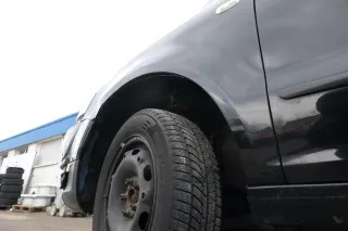 VW Fox Kotflügel vorne links schwarz L041 - DELLE - Bild 4