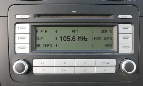 VW Golf 5 V Plus 6 VI Touran Caddy CD Radio RCD 300 1K0035186R mit Code  MP3
