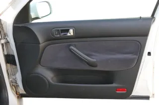 1x Golf 4 Bora Türverkleidung Verkleidung Tür vorne rechts 4/5-Türer schwarz Vel - Bild 1