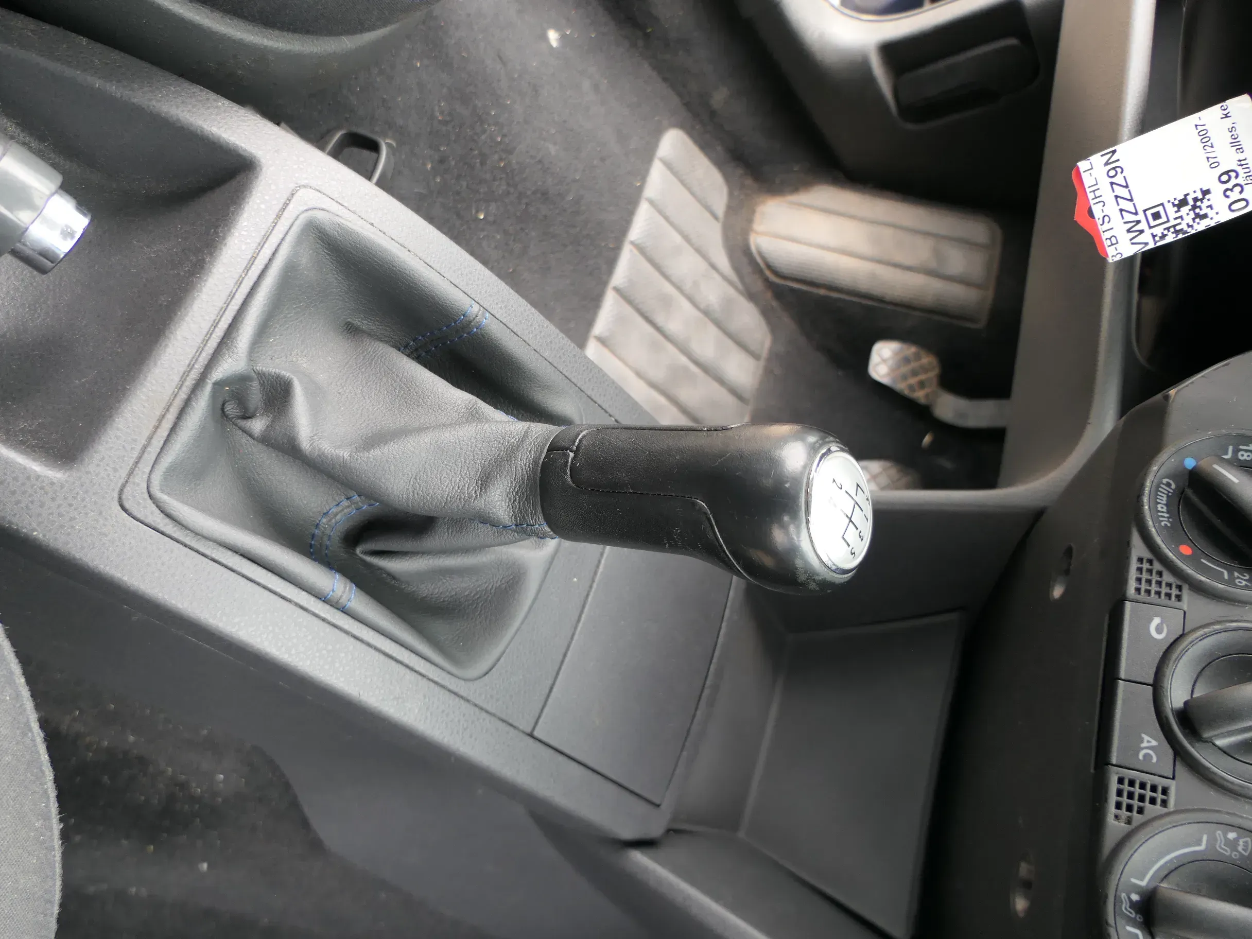VW Polo 9N 9N3 Schaltknauf Schaltsack Schaltung 6Q1711113G Leder schwarz blaue - Bild 1