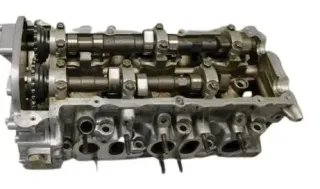 VW Golf Bora nur Zylinderkopf mit Nockenwelle von Motor AGZ 2.3 - Bild 1