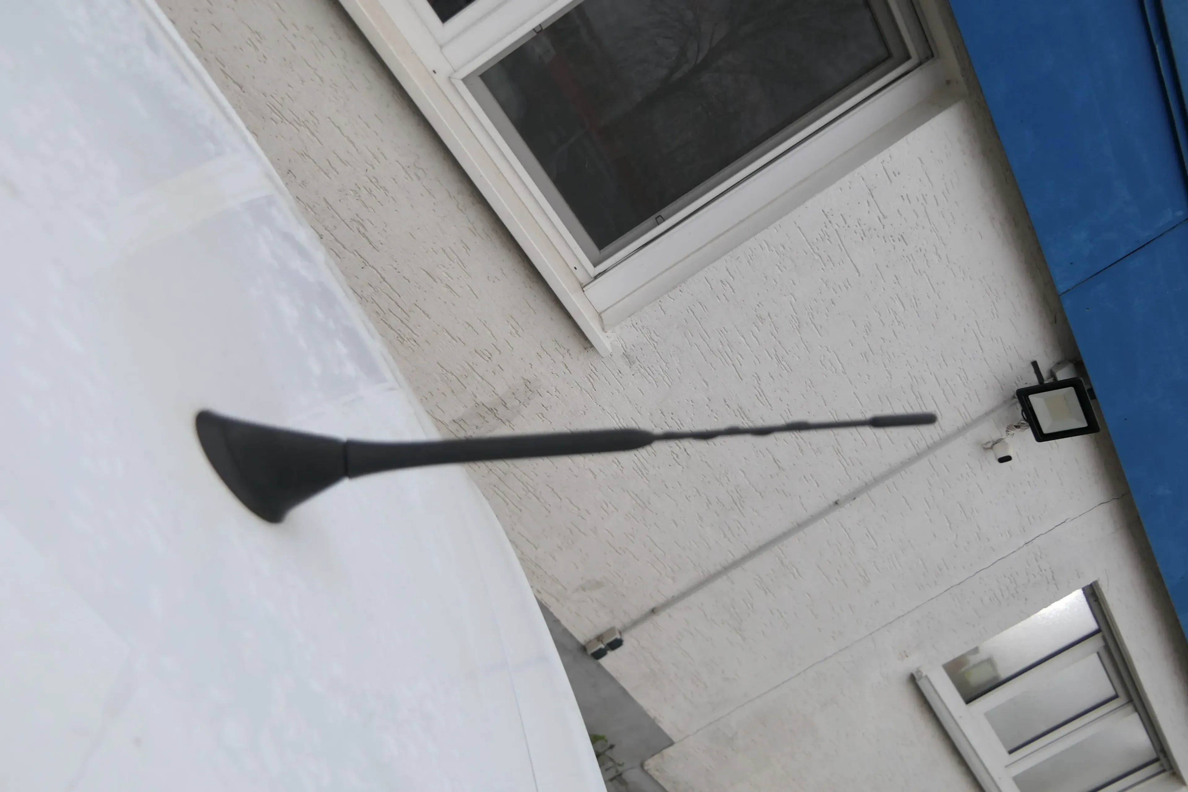 Audi A1 8X Antenne Antennenstab Antennensockel Sockel 8X0035501A schwarz - Bild 1