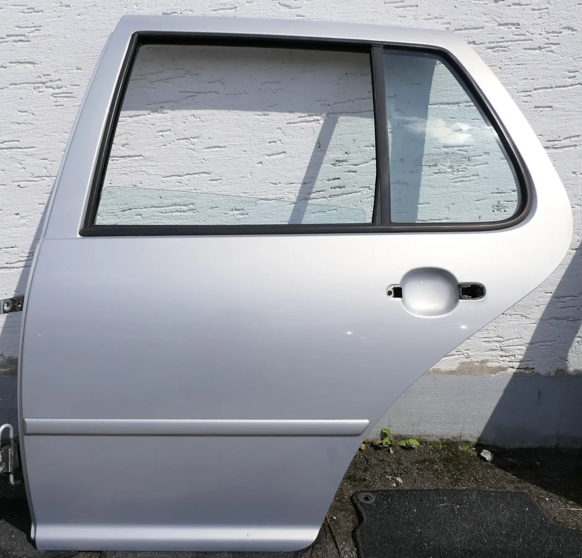 VW Golf 4 Limousine Tür Scheibe hinten links silber LB7Z (KEINkombi) -116194 - Bild 1