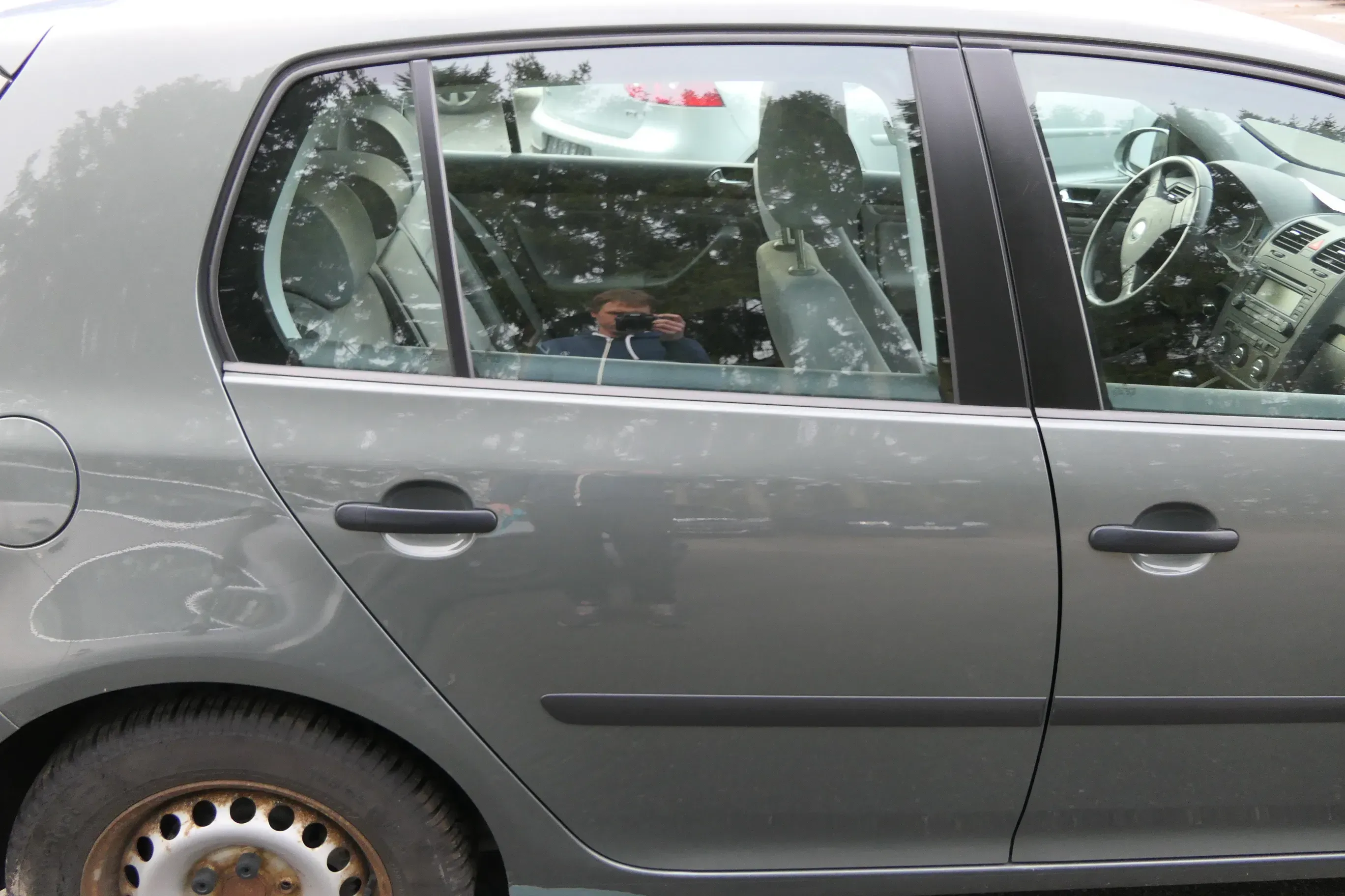 VW Golf 5 V 1K Tür Türrahmen hinten rechts 4/5-Türer grau LA6Q + Scheibe - Bild 1