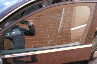 Audi A4 8K B8 Seitenscheibe vorne links Fenster vorn Scheibe Fahrertür - Bild 1