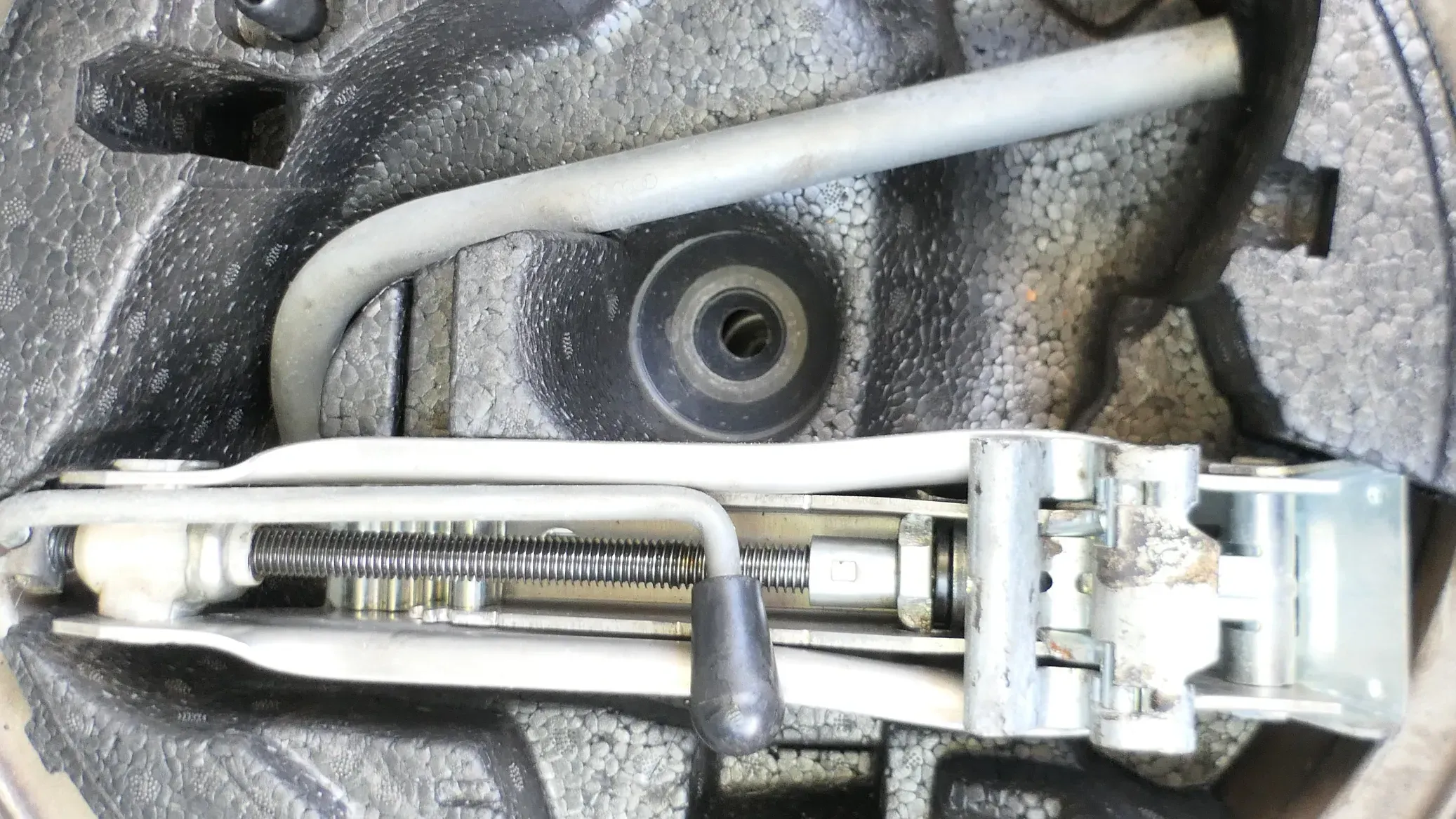 VW Golf 5 1K 6 Plus Bordwerkzeug Pannenset Wagenheber für Ersatzrad Notrad Schlü - Bild 1