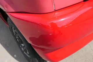 VW Polo 6N Stoßstange hinten 2-geteilte Heckstoßstange rot LP3G Stoßfänger - Bild 9