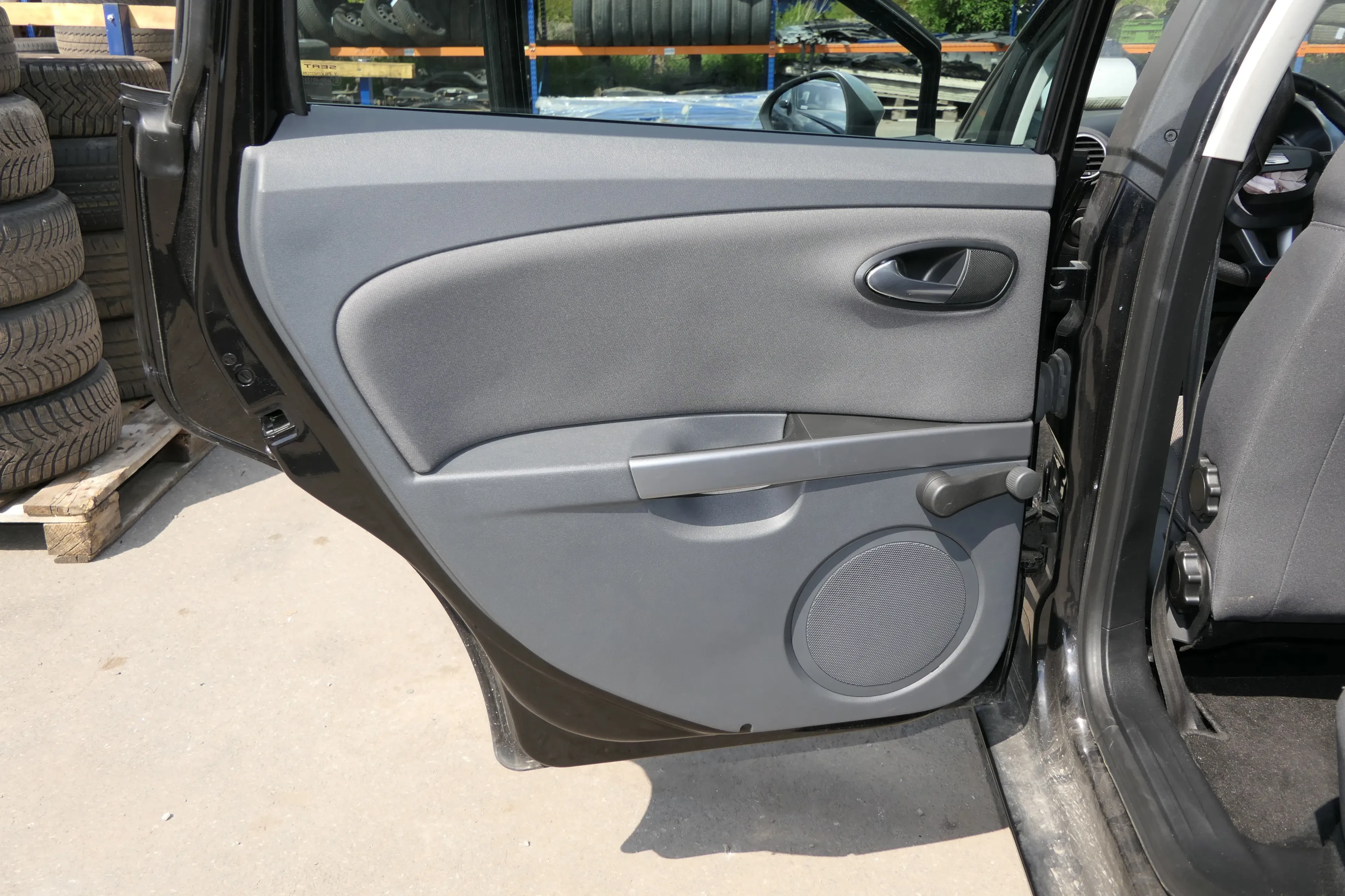 Seat Leon 1P Türverkleidung Verkleidung Tür hinten links Griff grau kometengrau - Bild 1