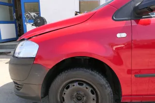 VW Fox Kotflügel vorne links rot LY3D - große Delle!!! - Bild 1