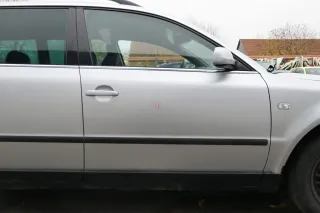 VW Passat 3B 3BG Kombi + Limo Tür vorne rechts Beifahrertür grau silber LA7W - Bild 1