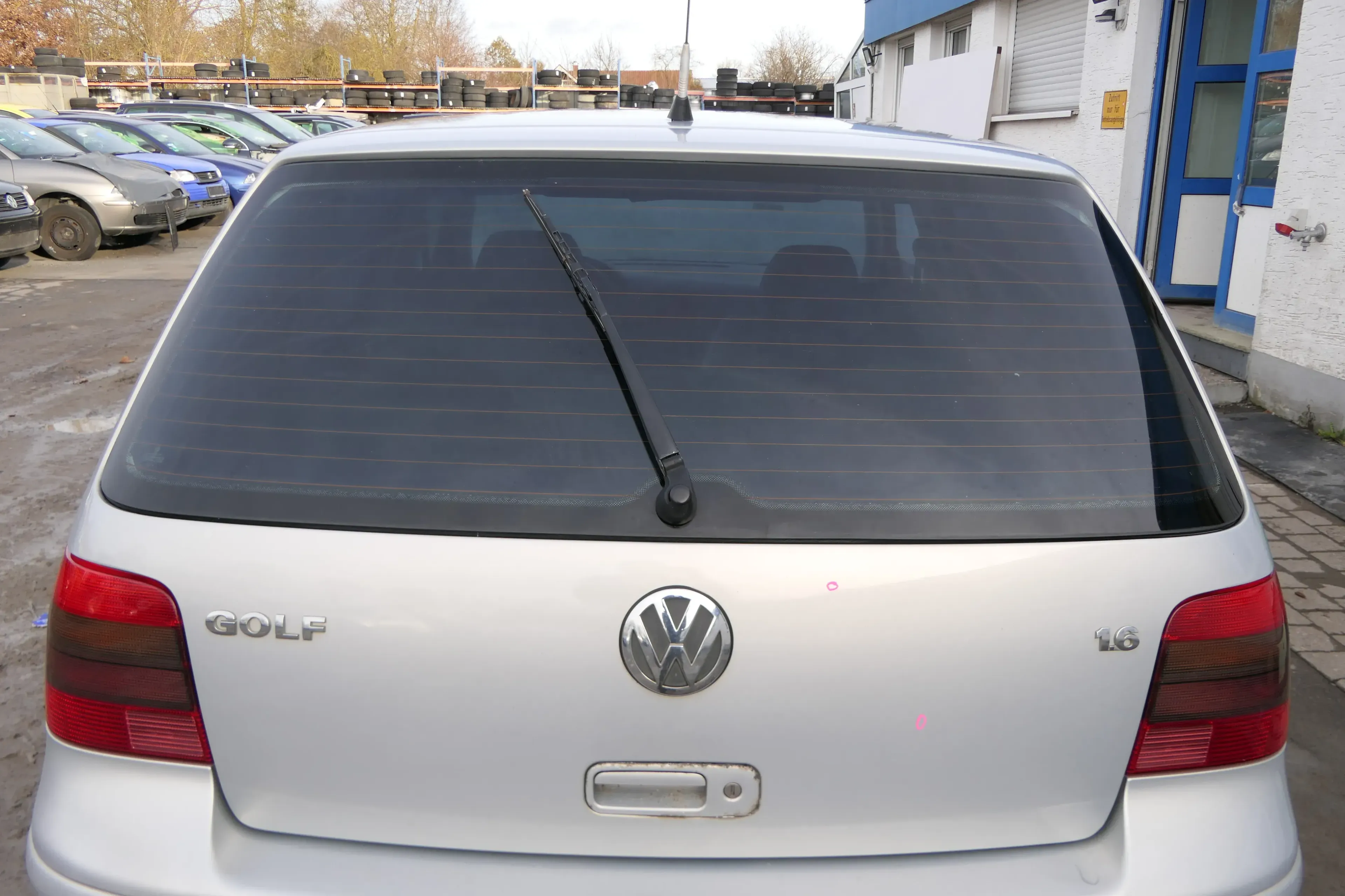 VW Golf 4 Limousine Heckklappe Kofferraumklappe Klappe hinten silber LB7Z ohnAnb - Bild 1