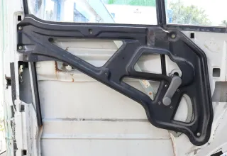 VW LT 35 2D mechanischer manueller Fensterheber für Kurbel vorne links + Halter - Bild 1