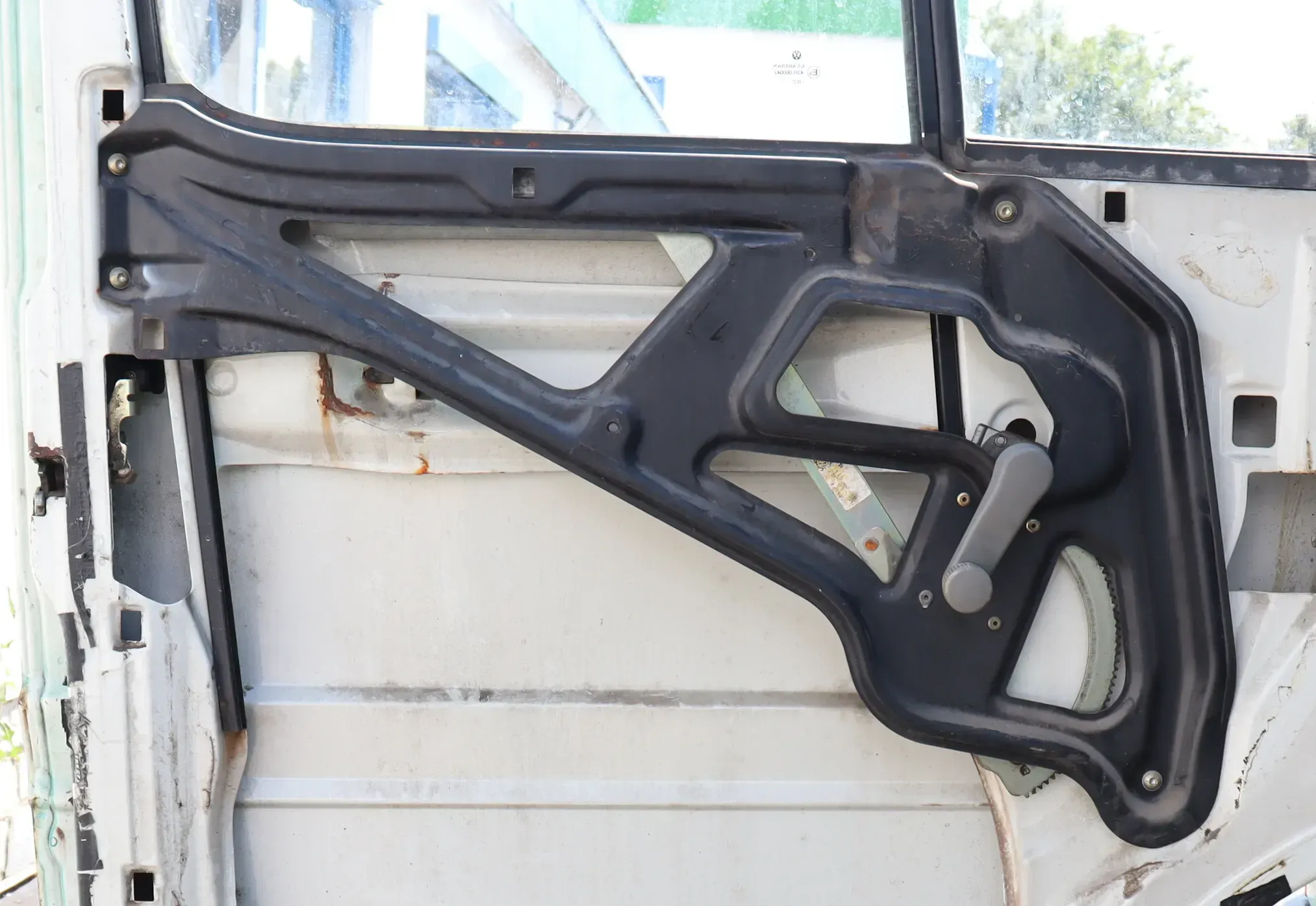 VW LT 35 2D mechanischer manueller Fensterheber für Kurbel vorne links + Halter - Bild 1