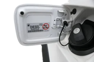 VW Caddy 2K SA Tankdeckel Klappe Tankklappe Deckel Tank weiß LB9A - Bild 2