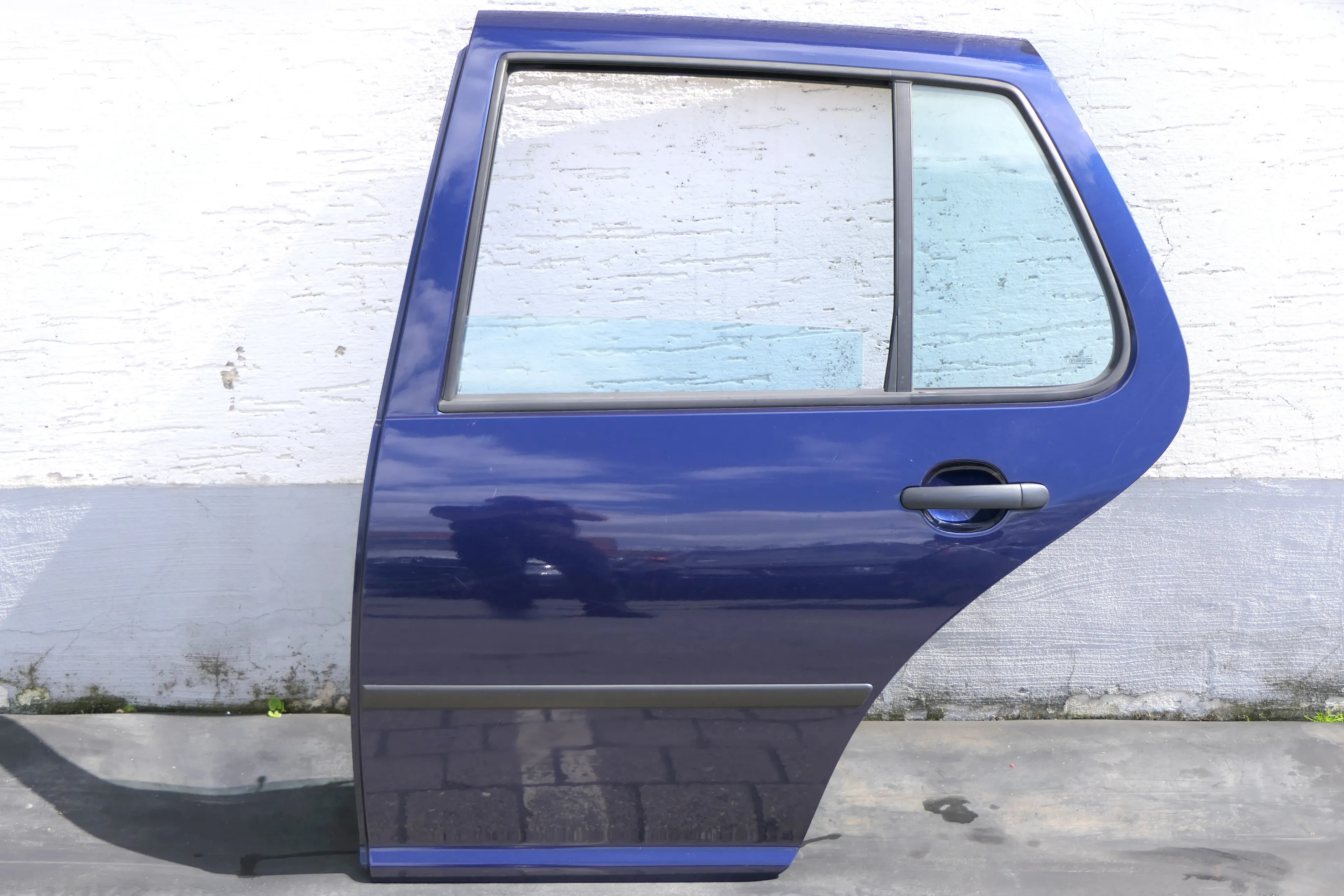 VW Golf 4 Limousine Tür hinten links blau LB5N indigoblau (KEINkombi) - Bild 1