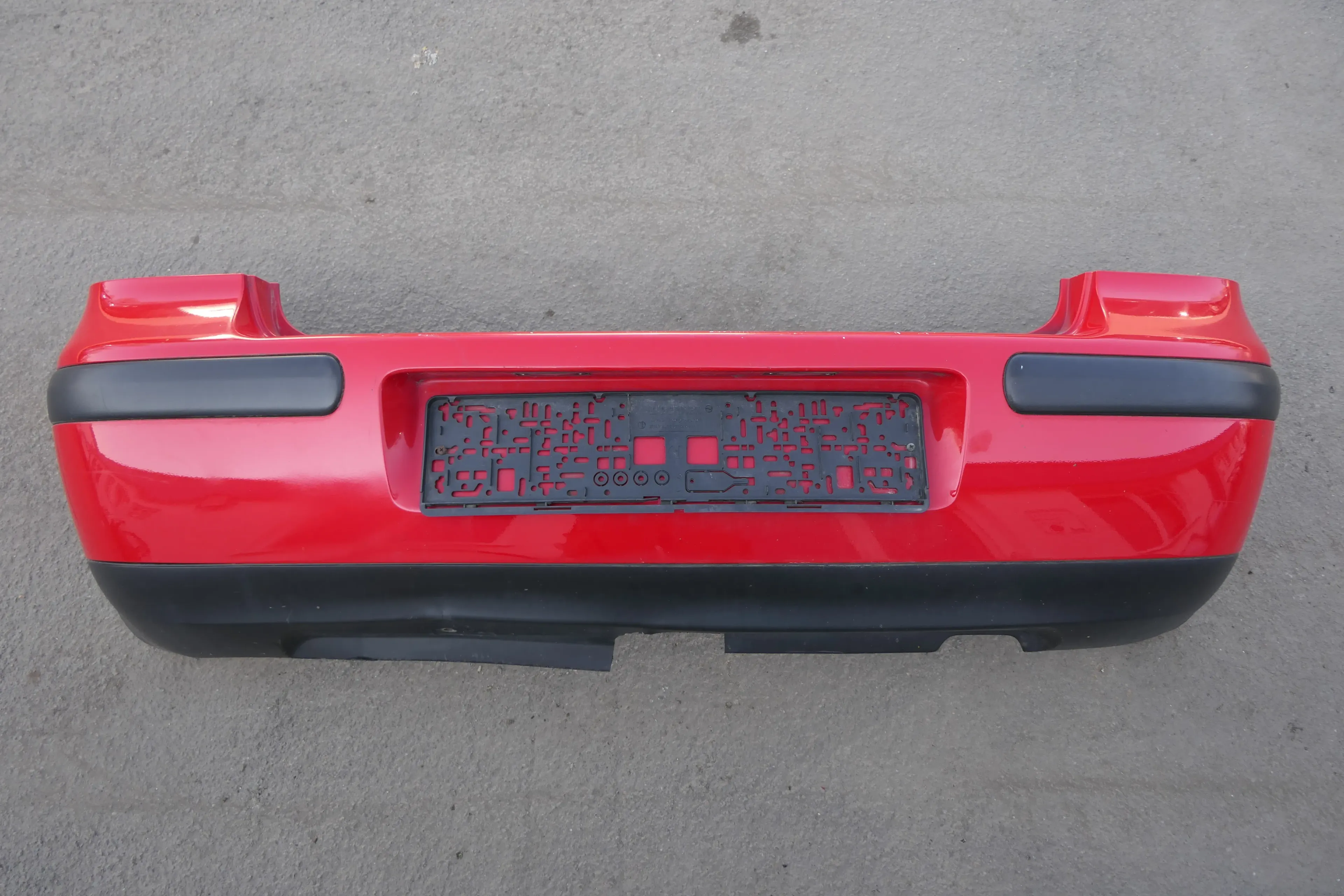 VW Golf 4 Limousine Stoßstange hinten Heckstoßstange Stoßfänger rot LP3G - Bild 1