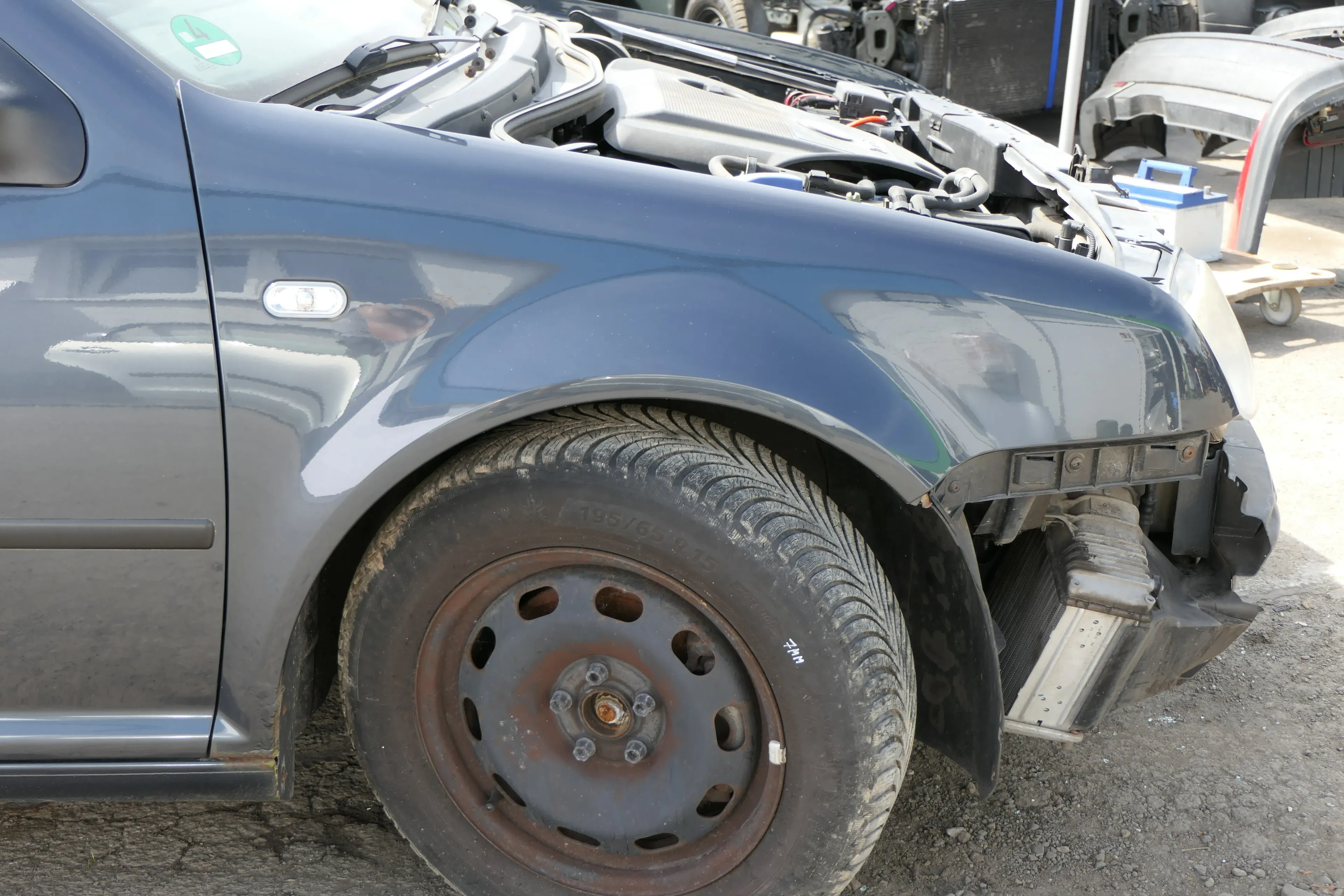 VW Bora Kotflügel vorne rechts grün grau LC7V - Bild 1