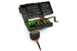 VW Bora Golf 4 Sicherungskasten Sicherungsdose Abdeckung Batterie 3-Fach - Bild 1