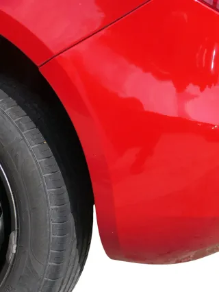 Fabia 5J Schrägheck Limousine Stoßstange hinten Heckstoßstange rot LF3K - Bild 6