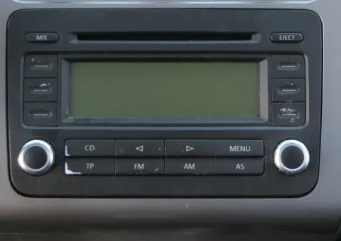 VW Golf 5 Radio CD Player Original RCD300 1K0035186J mit Code