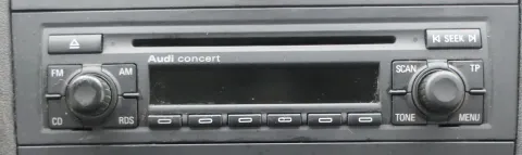 Audi A3 8P Radio CD Player Original concert 8P0035186 mit Code