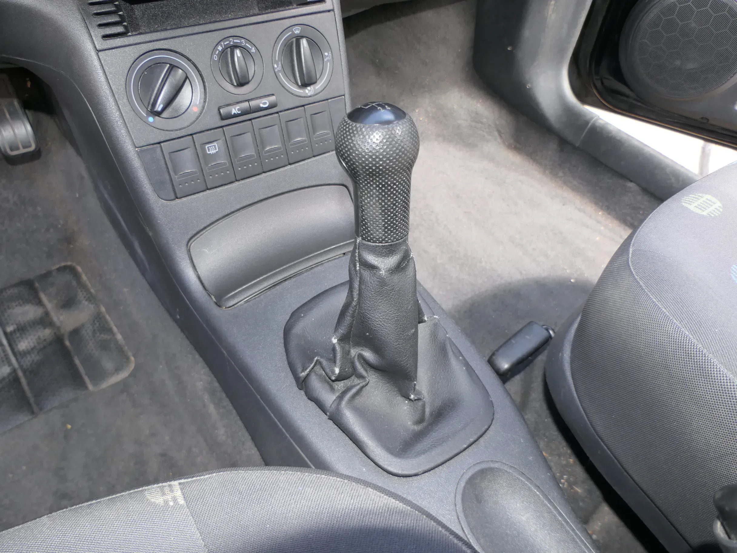 VW Lupo Polo 6N2 Schaltknauf Schaltsack Schaltung Schaltknüppel schwarz Leder - Bild 1