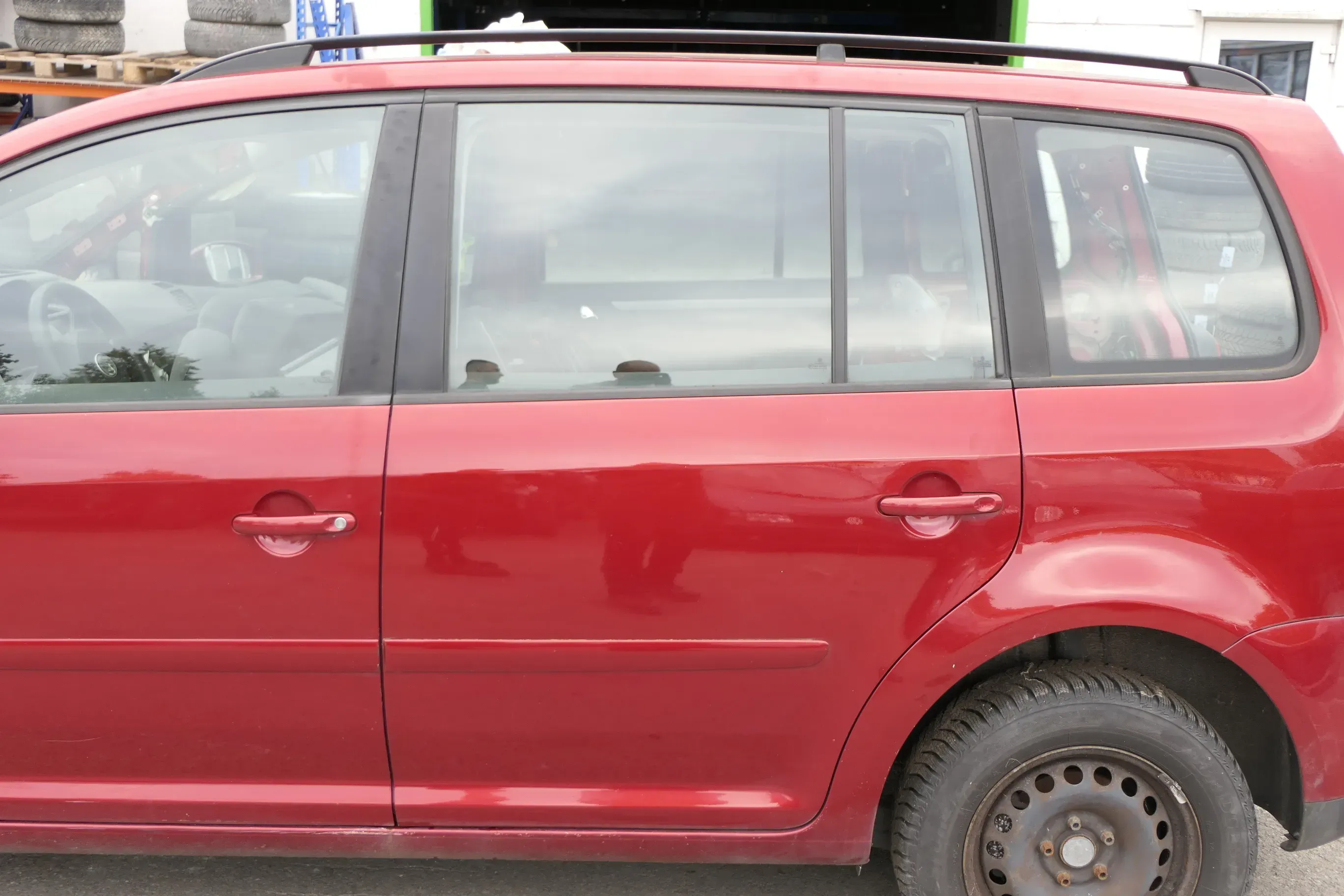 VW Touran 1T 1T3 Tür hinten links rot braun rot LA3W mit Scheibe - Bild 1
