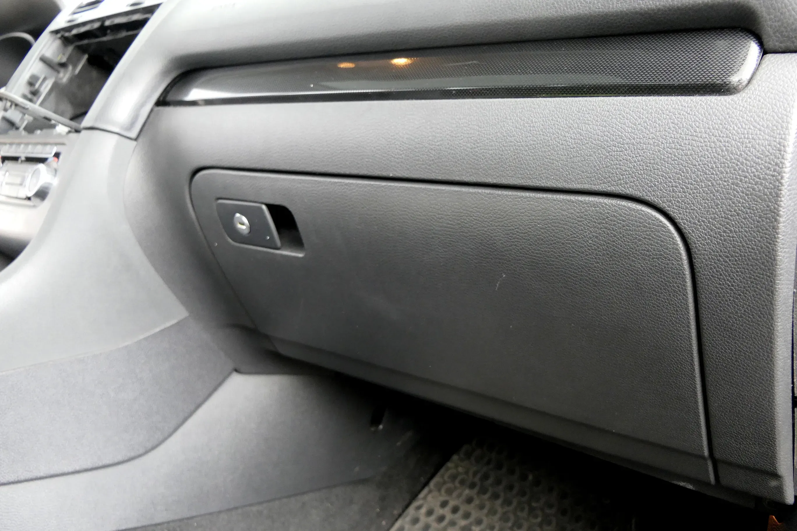 VW Golf 6 + Kombi AJ5 Handschuhfach schwarz Handschuhfachdeckel Deckel Klappe - Bild 1