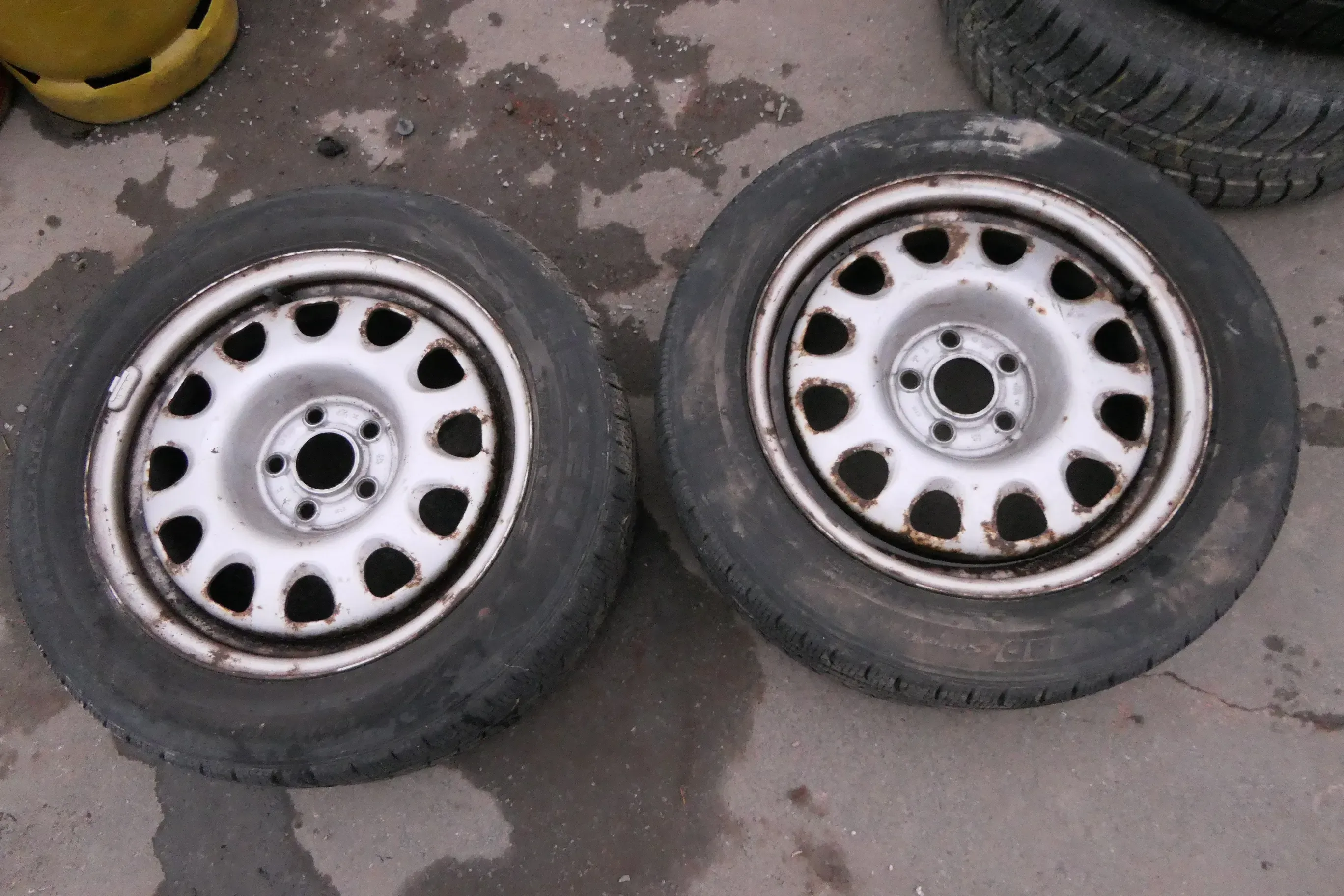 2x VW Passat 35i 3A Winterreifen M+S 195/55 R15 85H Reifen 6jx15H2 ET35 #5-5,5mm - Bild 1
