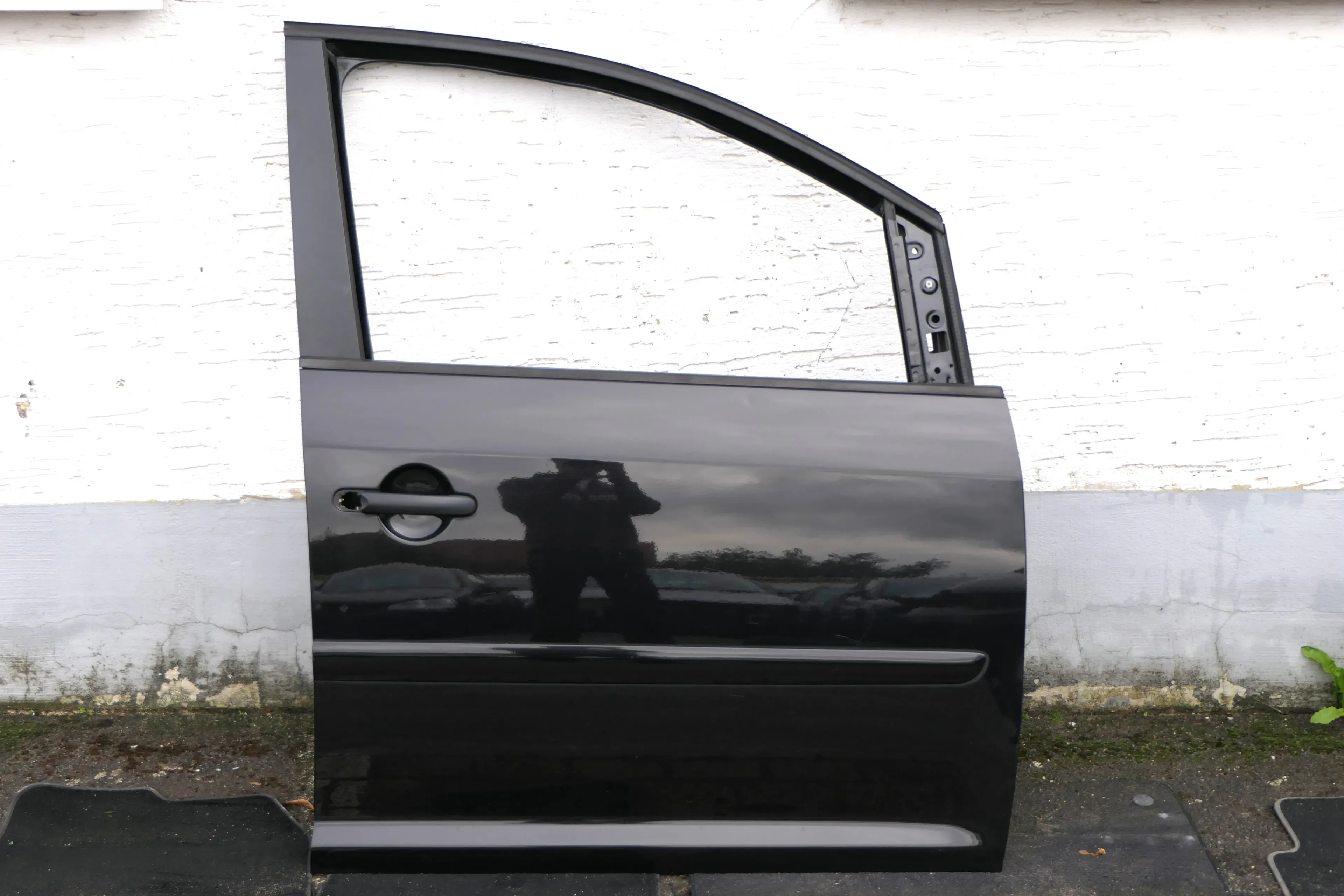 VW Touran 1T 1T3 Tür vorne rechts Beifahrertür schwarz LC9Z - ohne Anbauteile - Bild 1