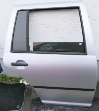 VW Golf 4 Bora Tür hinten rechts nur Kombi / Variant silber LA7W getönte Scheibe - Bild 1