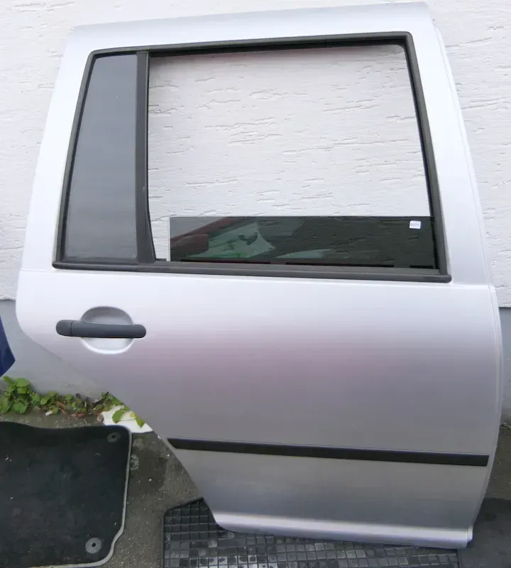 VW Golf 4 Bora Tür hinten rechts nur Kombi / Variant silber LA7W getönte Scheibe - Bild 1