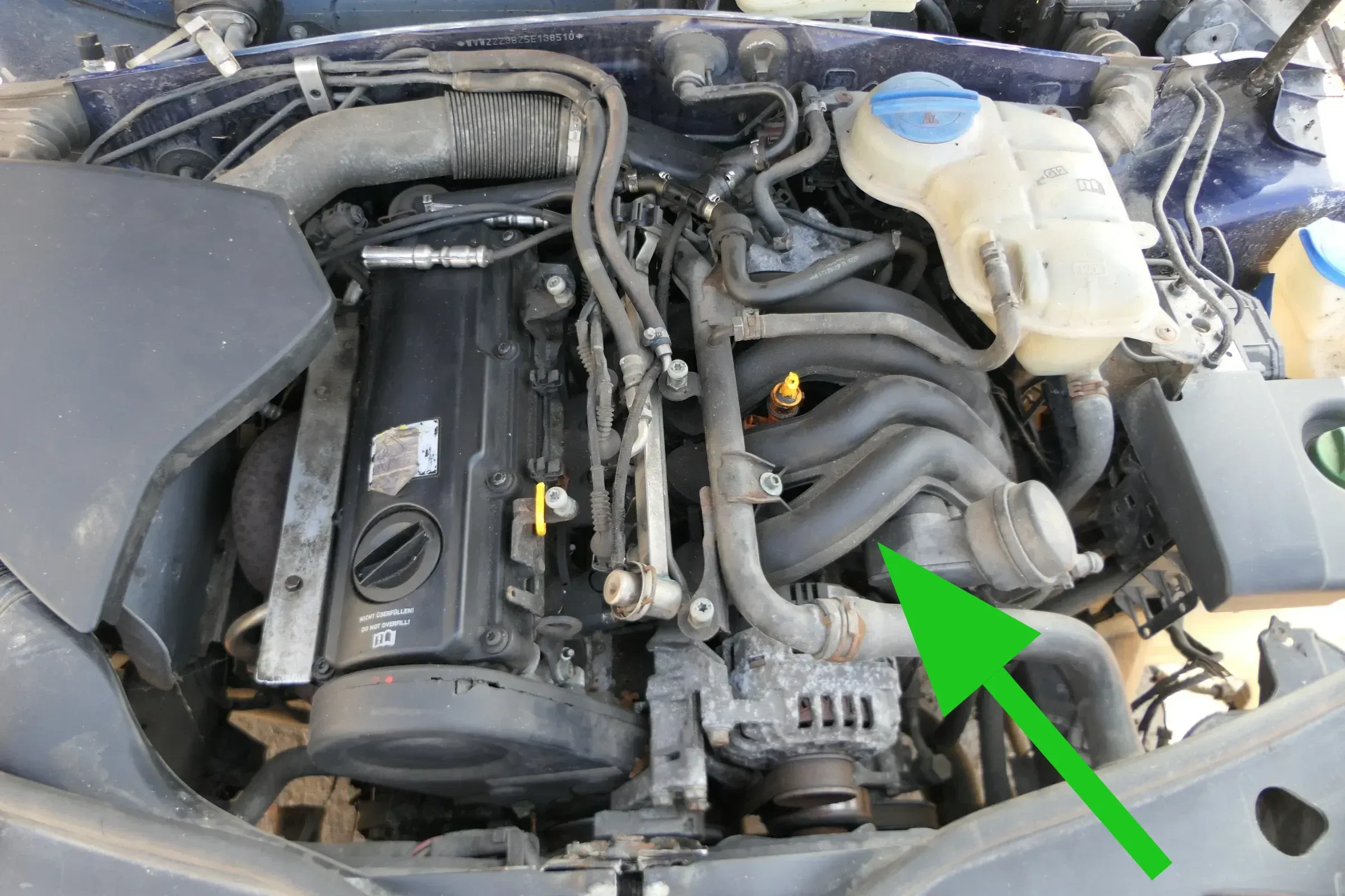 VW Passat 3B Ansaugbrücke Motor 1,6 75kw 102P ALZ 06B133619D Saugrohr Antriebsei - Bild 1