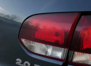 VW Golf 6 5K Rücklicht hinten rechts innen Rückleuchte original abgedunkelt - Bild 1