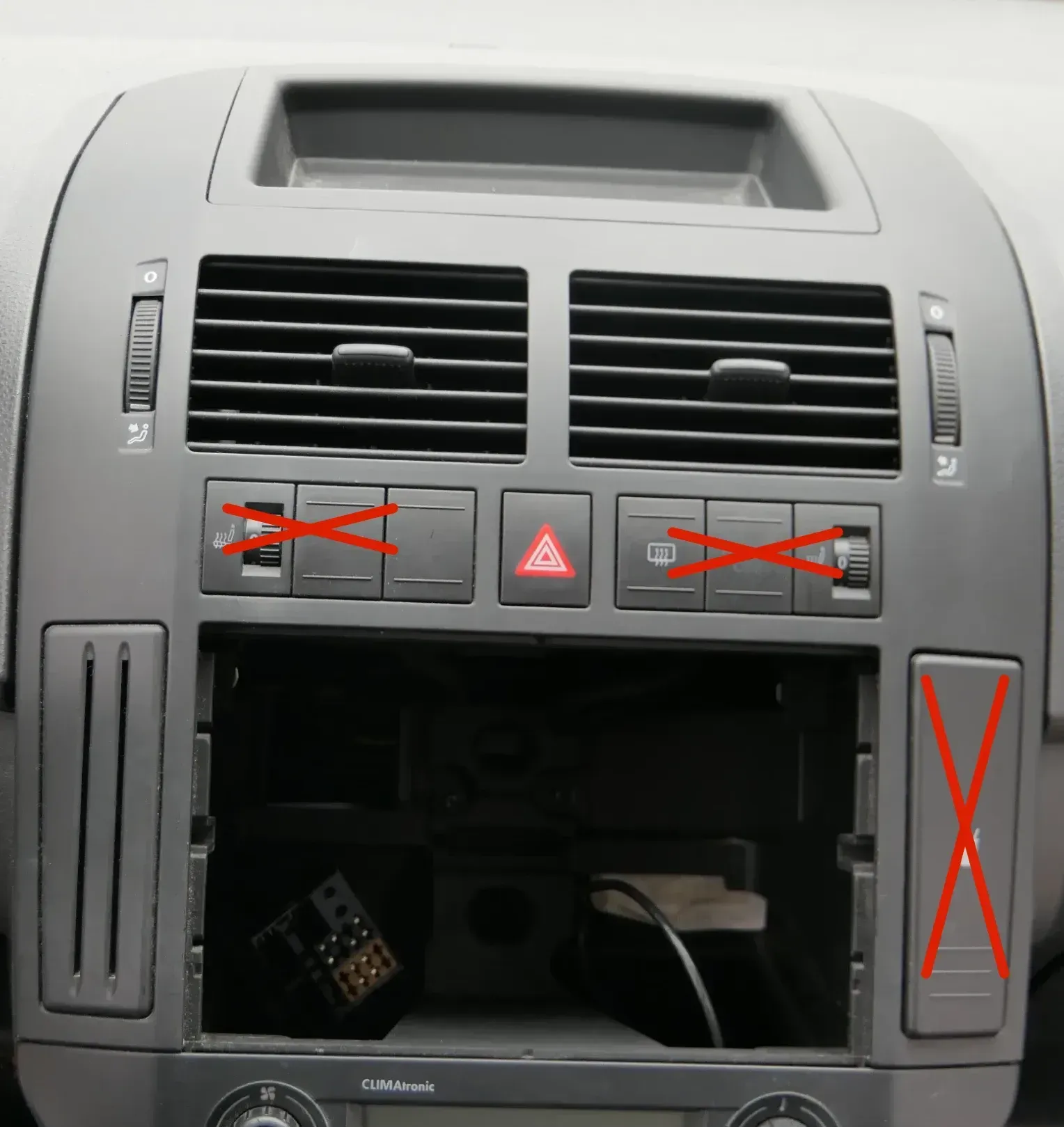 VW Polo 9N Mittelkonsole Verkleidung um Radio schwarz 6Q0858069AC - Bild 1