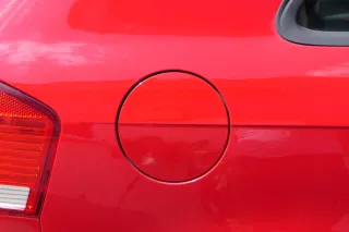 Audi A3 8P Tankdeckel Klappe Tankklappe Deckel Tank rot LY3J 2/3-Türer - Bild 2