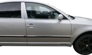 Skoda Superb 3U Beifahrertür Tür vorne rechts silber LF7T - ohne Anbauteile - Bild 1