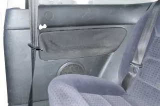 1x VW Golf 4 1J 2/3-Türer Verkleidung Seite hinten rechts schwarz Lautsprecher - Bild 1