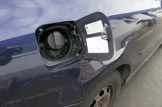 Audi A3 8L Tankdeckel Klappe Tankklappe Tank blau lila LZ5T - Bild 2