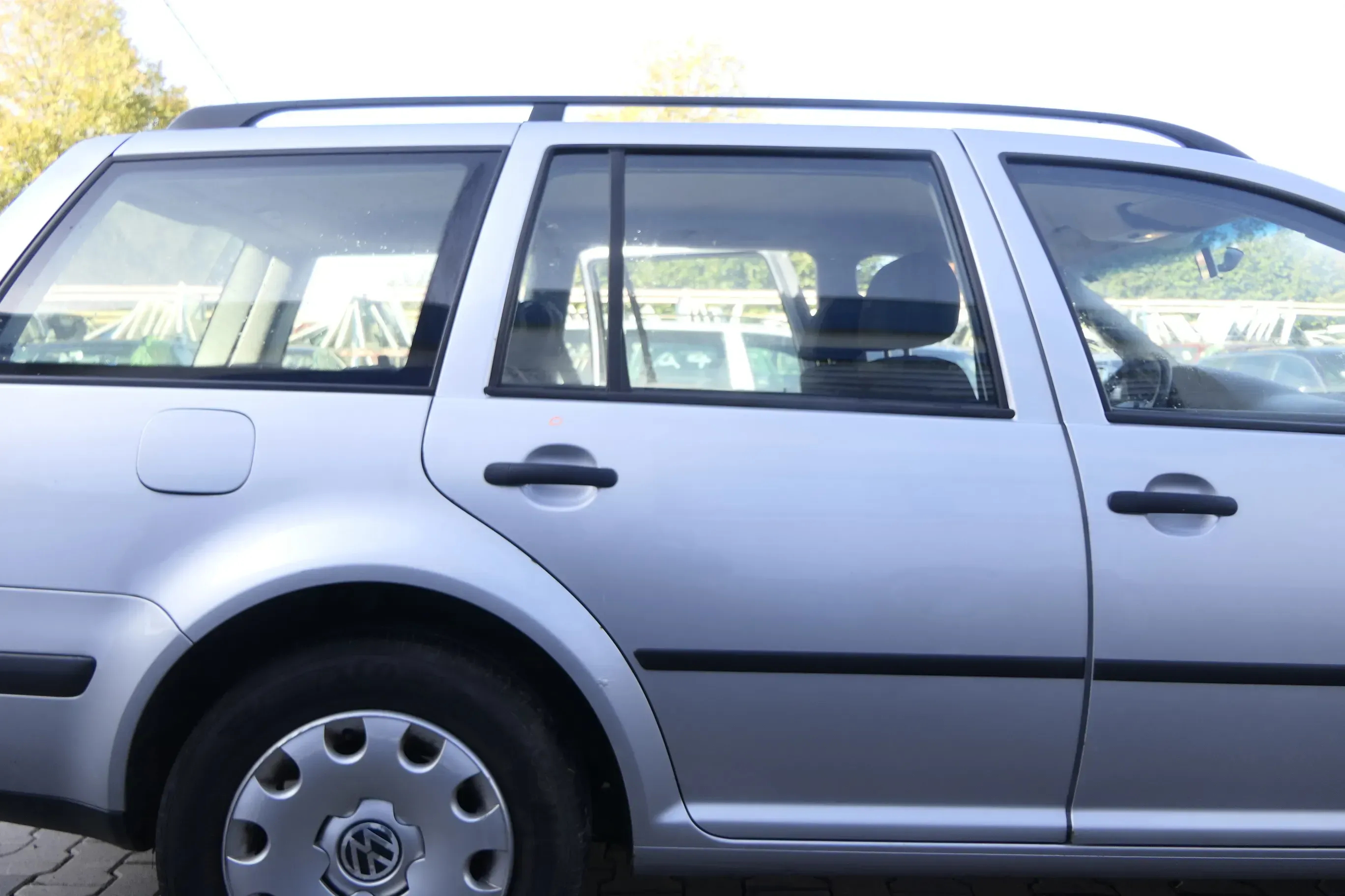 VW Golf 4 Bora Tür hinten rechts nur Kombi / Variant silber LA7W -ohne Anbauteil - Bild 1