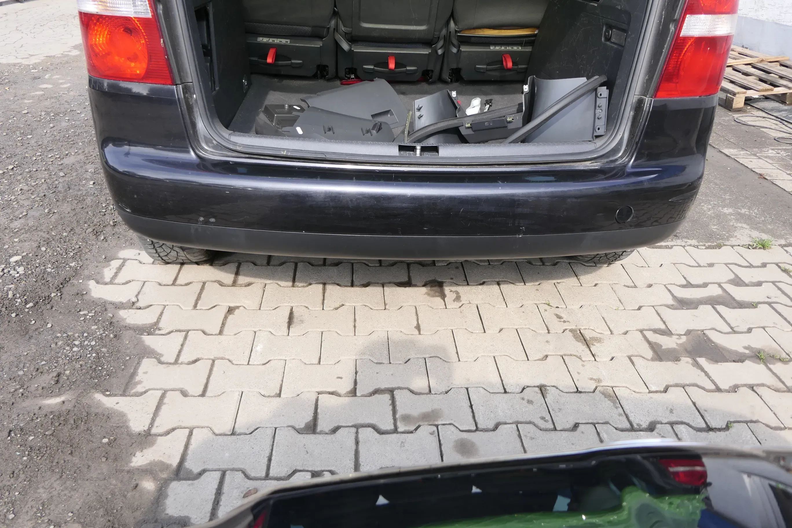 VW Touran 1T Stoßstange hinten Heckstoßstange Stoßfänger schwarz LC9Z - Bild 1