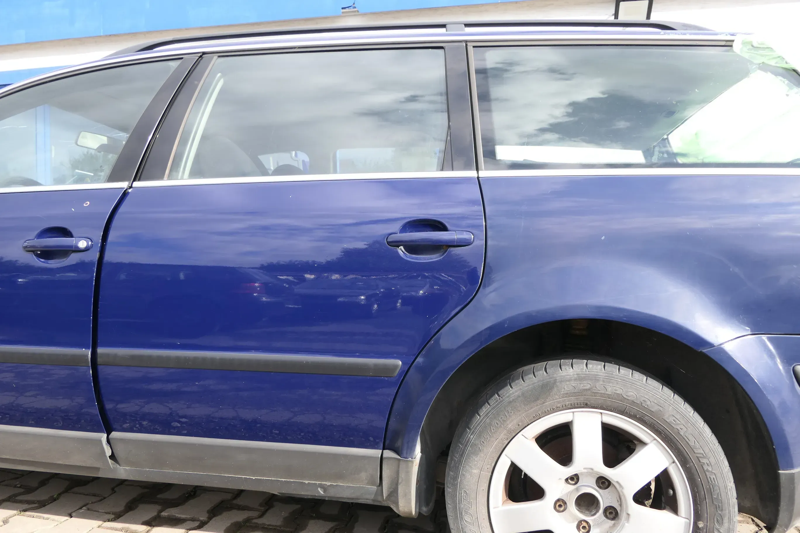 VW Passat 3B 3BG Kombi Variant Tür hinten links blau LB5N ohneAnbauteile - Bild 1
