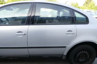 VW Passat 3B 3BG Limousine Tür hinten links silber LB7Z - Bild 1