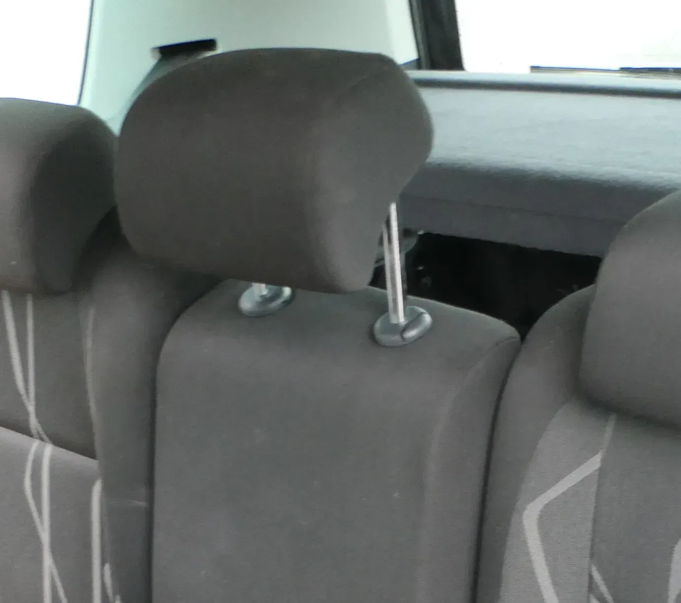 1x Skoda Roomser 5J Kopfstütze hinten in der Mitte mittig - anthrazit - Bild 1