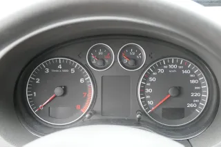 Audi A3 8P Tacho Tachometer Kombiinstrument 156.000km 8P0920901E Benzin BSE - Bild 1