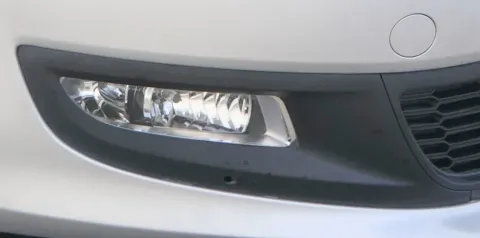 VW Polo 6R Nebelscheinwerfer Nebelleuchte rechts vorne -original + Blende Gitter